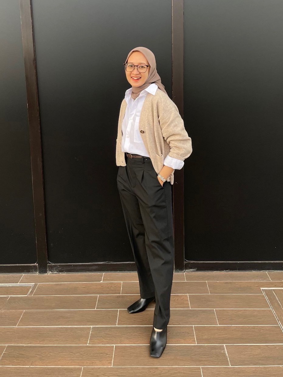 Cek ide styling untuk「Jaket Tanpa Lengan (Set Up)、Celana Ankle Rapi ...