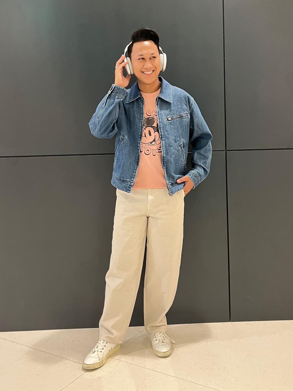 Check styling ideas for「Wide Tapered Jeans」| UNIQLO MY