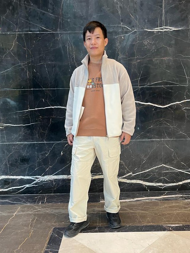Check styling ideas for「KAWS Sweat Long Sleeve Shirt、Cargo pants」