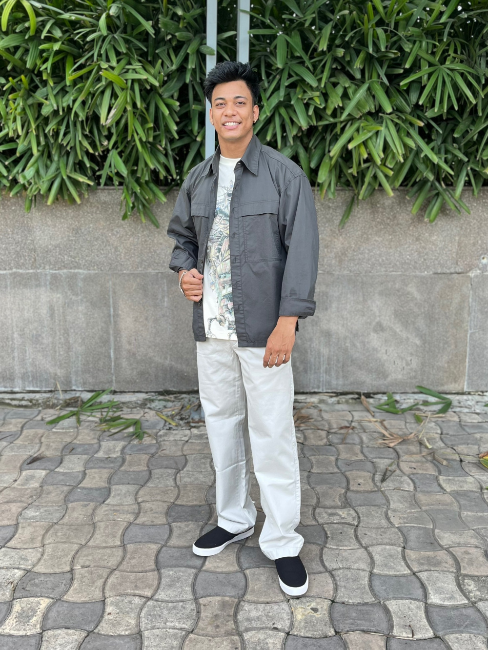 Check styling ideas for「Wide Tapered Jeans」| UNIQLO SG