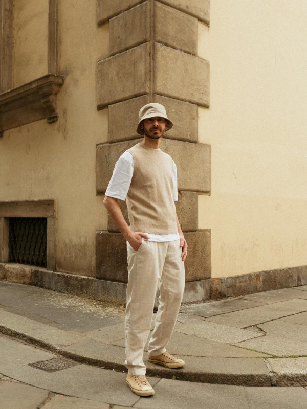 Uniqlo store linen pants