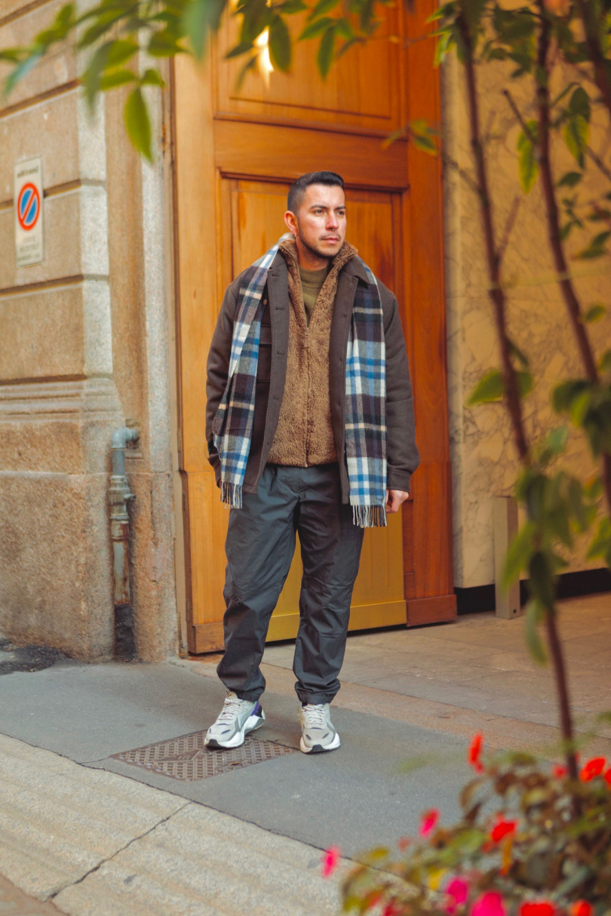 Check styling ideas for「Smooth Fleece Mock Neck Long-Sleeve  T-Shirt、HEATTECH Warm-Lined Pants」