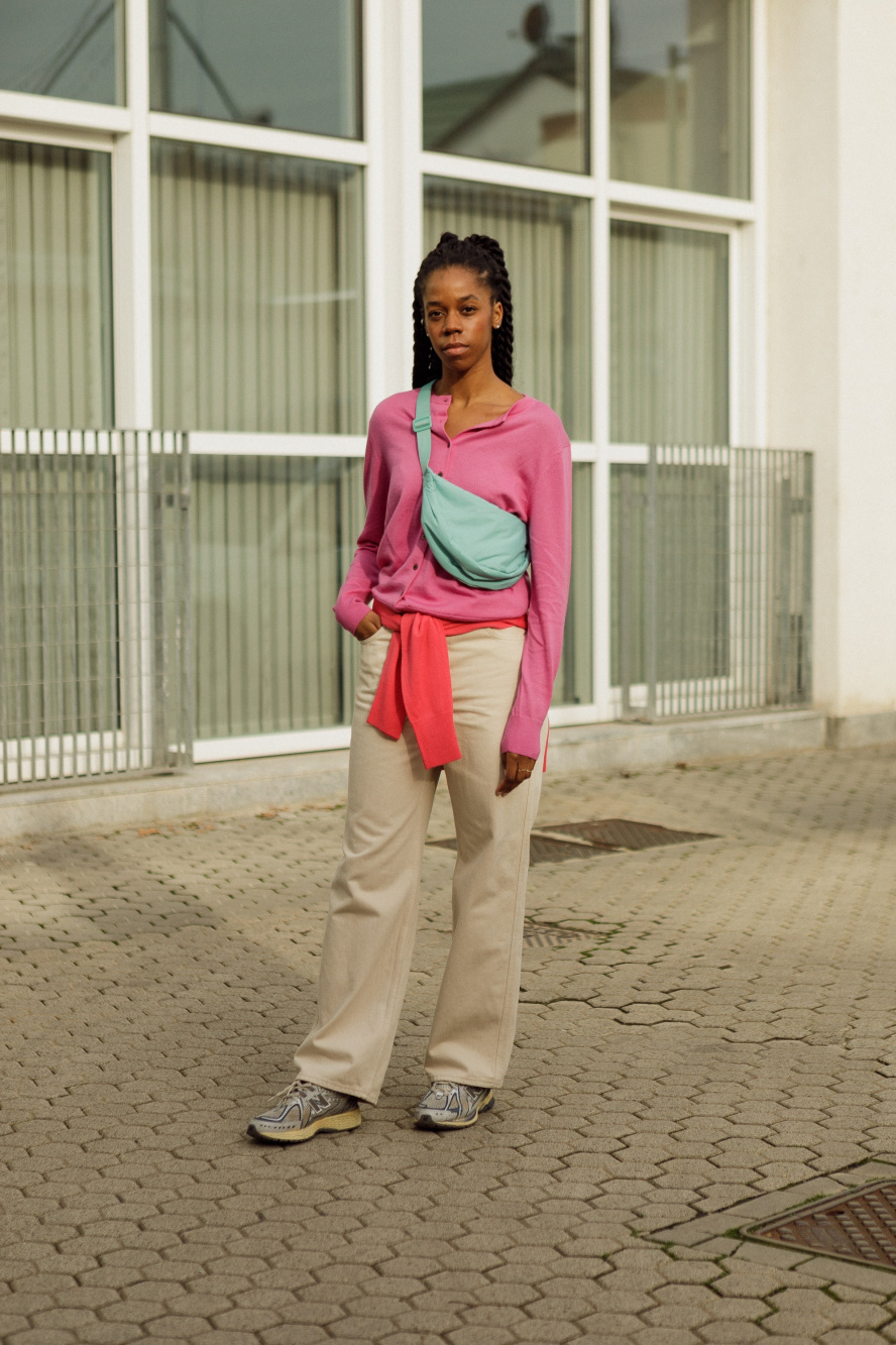 How To Wear Pink Trousers  Pink pants outfit, Casual work outfits