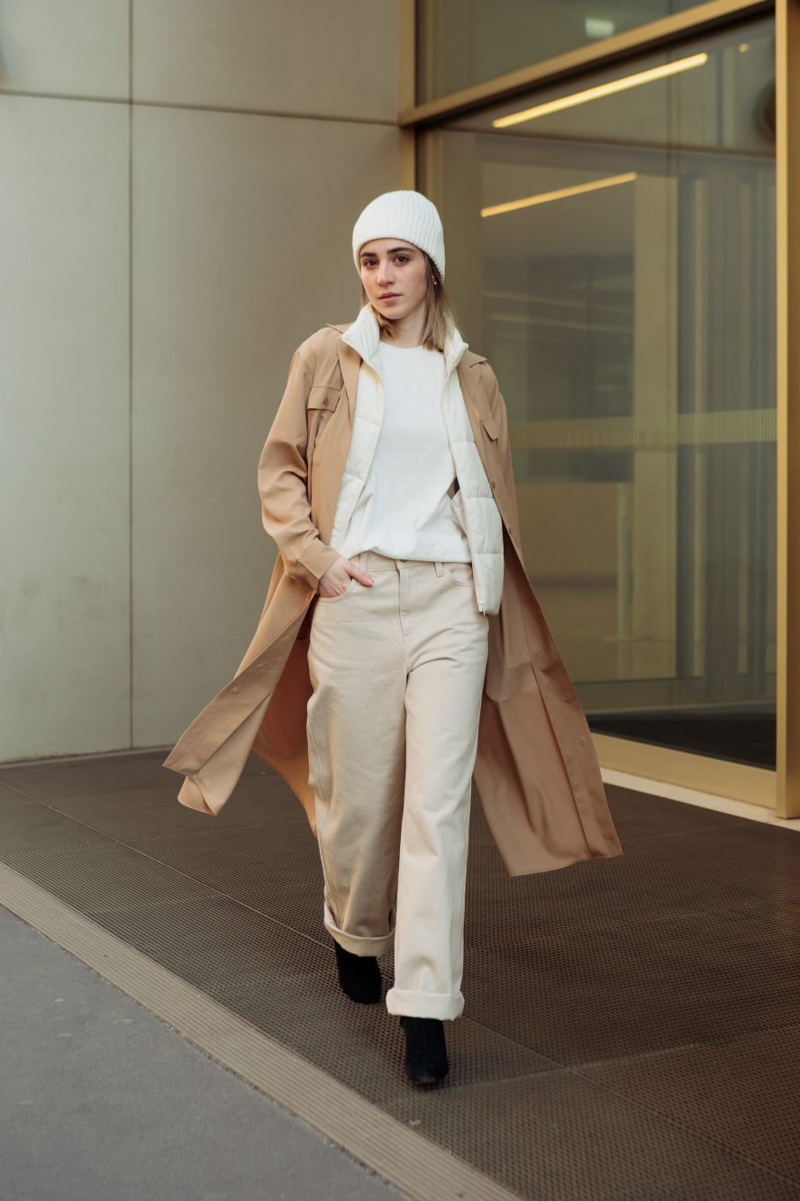 Check styling ideas for「Short Trench Coat、Cotton Ribbed Beanie」