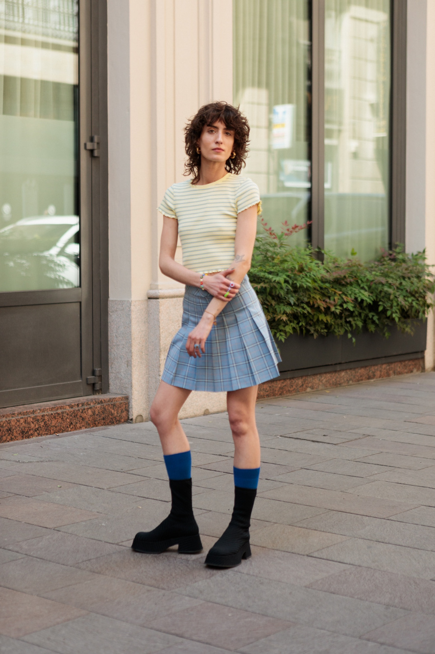 Check styling ideas for「WAFFLE HENLEY NECK T-SHIRT、PLEATED MINI SKIRT」