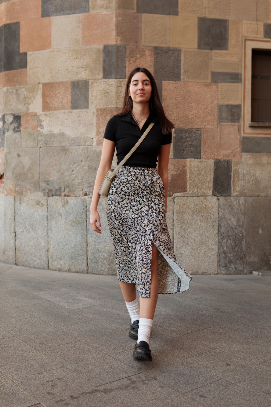 Check styling ideas for「Printed Slit Midi Skirt」