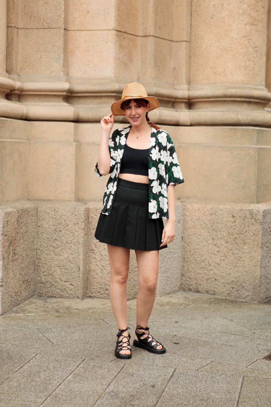 Check styling ideas for「Pleated Mini Skirt、Seamless Half