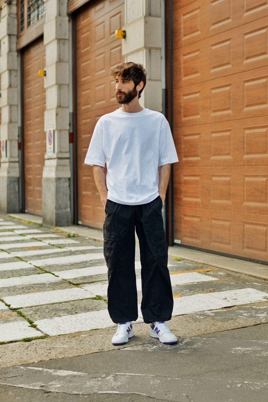 Check styling ideas for「UNIQLO U LIGHT WEIGHT LONG SLEEVE SWEATSHIRT、UNIQLO  U SEERSUCKER STRIPED SHORT SLEEVE SHIRT」