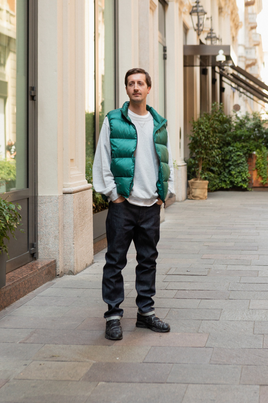 Check styling ideas for「Ultra Light Down Vest (Wide Quilt)、HEATTECH  Warm-Lined Pants (Tall)」