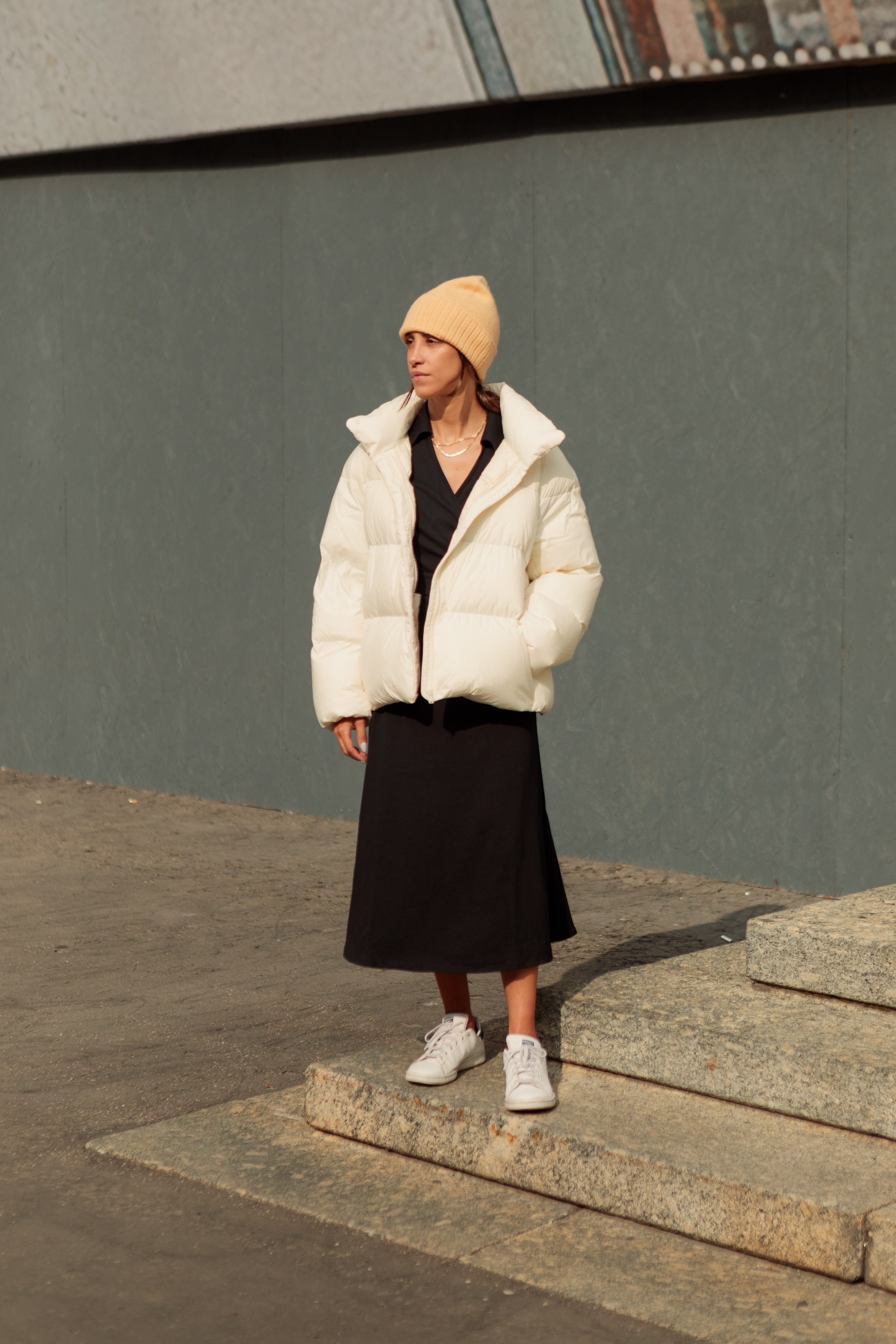 Uniqlo shop white puffer