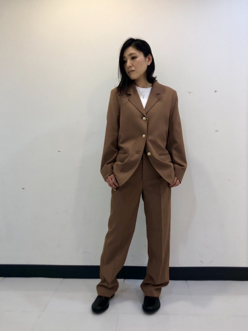 ユニクロ UNIQLO U テーラードジャケット リラックスストレートパンツ テーラードジャケット、リラックスストレートパンツ」の着用