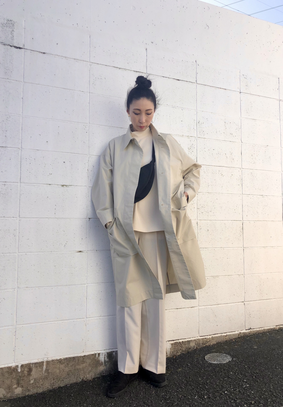 テーラードジャケット、リラックスストレートパンツ」の着用