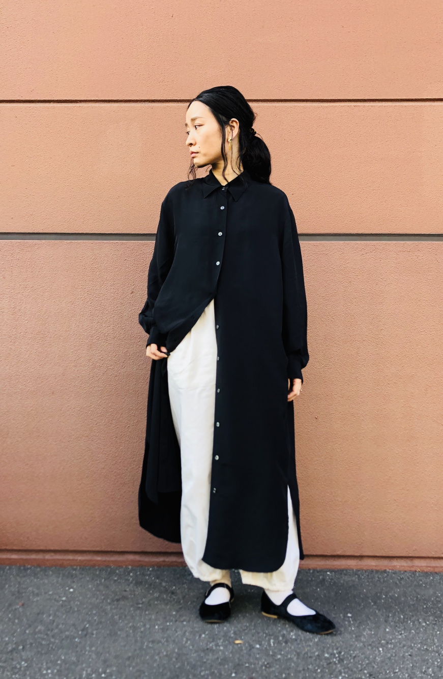 ユニクロ　シャイニーレーヨン　ロングシャツワンピース ユニクロ公式 | シャイニーレーヨンロングシャツワンピース（長袖