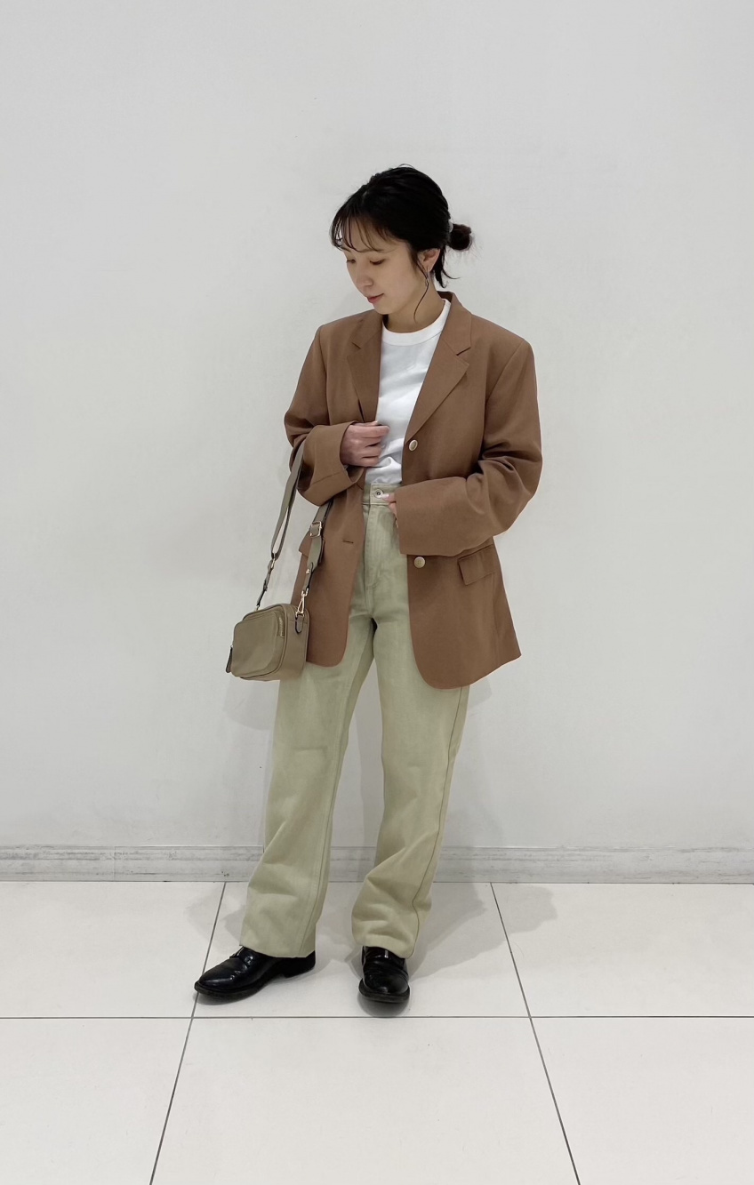 ユニクロ UNIQLO U テーラードジャケット リラックスストレートパンツ テーラードジャケット、リラックスストレートパンツ」の着用