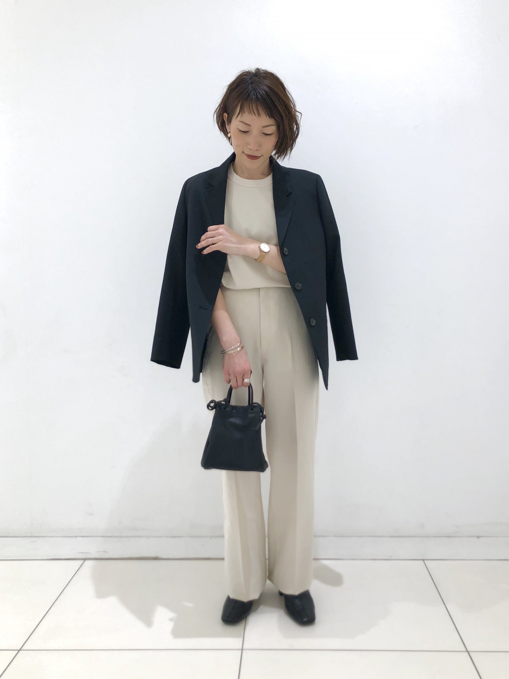 ユニクロ UNIQLO U テーラードジャケット リラックスストレートパンツ テーラードジャケット、リラックスストレートパンツ」の着用