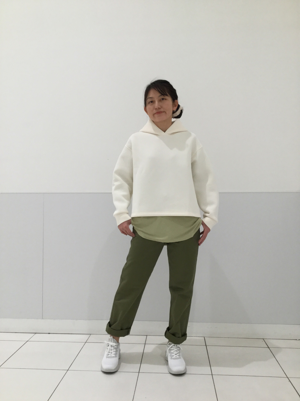 ハイウエストストレートチノパンツ」の着用コーディネート| ユニクロ公式