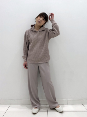 ユニクロ公式 | サテンリラックスストレートパンツ（丈長め69～71cm）