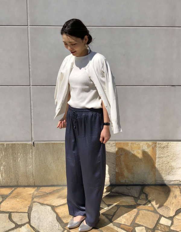 から厳選した UNIQLO ユニクロ サテンドレープストレートパンツ XL