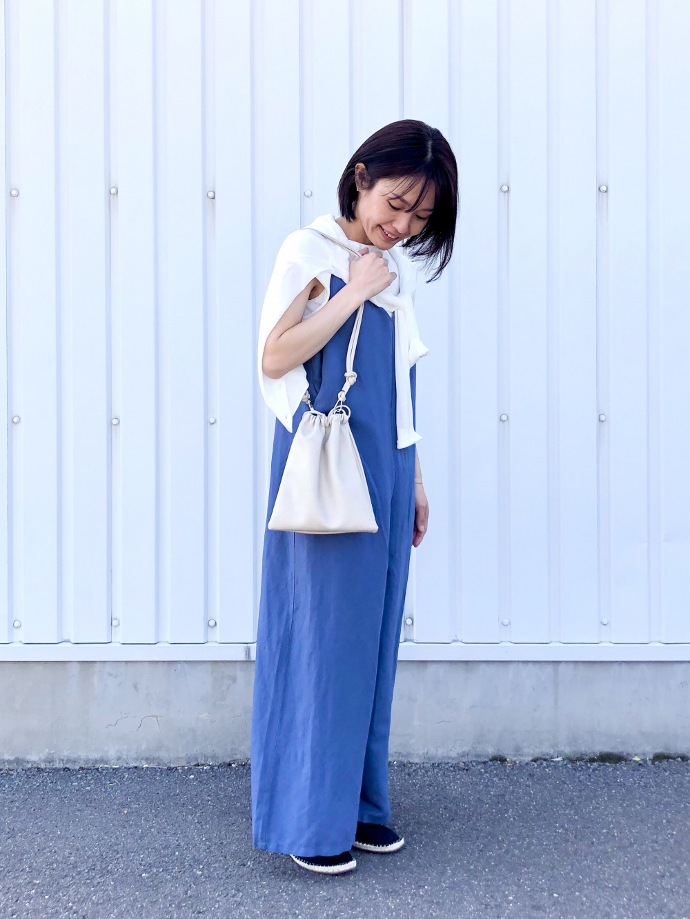Check styling ideas for「Linen Blend Jumpsuit、Round Mini Shoulder Bag」