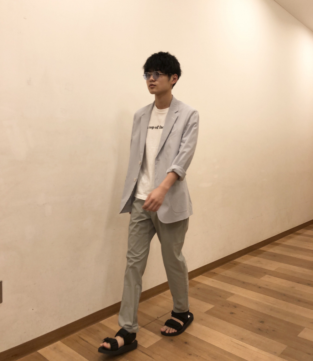 感動ジャケット シアサッカー 袖丈着丈標準 シルクネクタイ の着用コーディネート ユニクロ