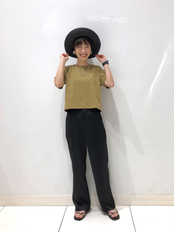 サテンリラックスストレートパンツ（丈標準64～66cm）（レディース）の