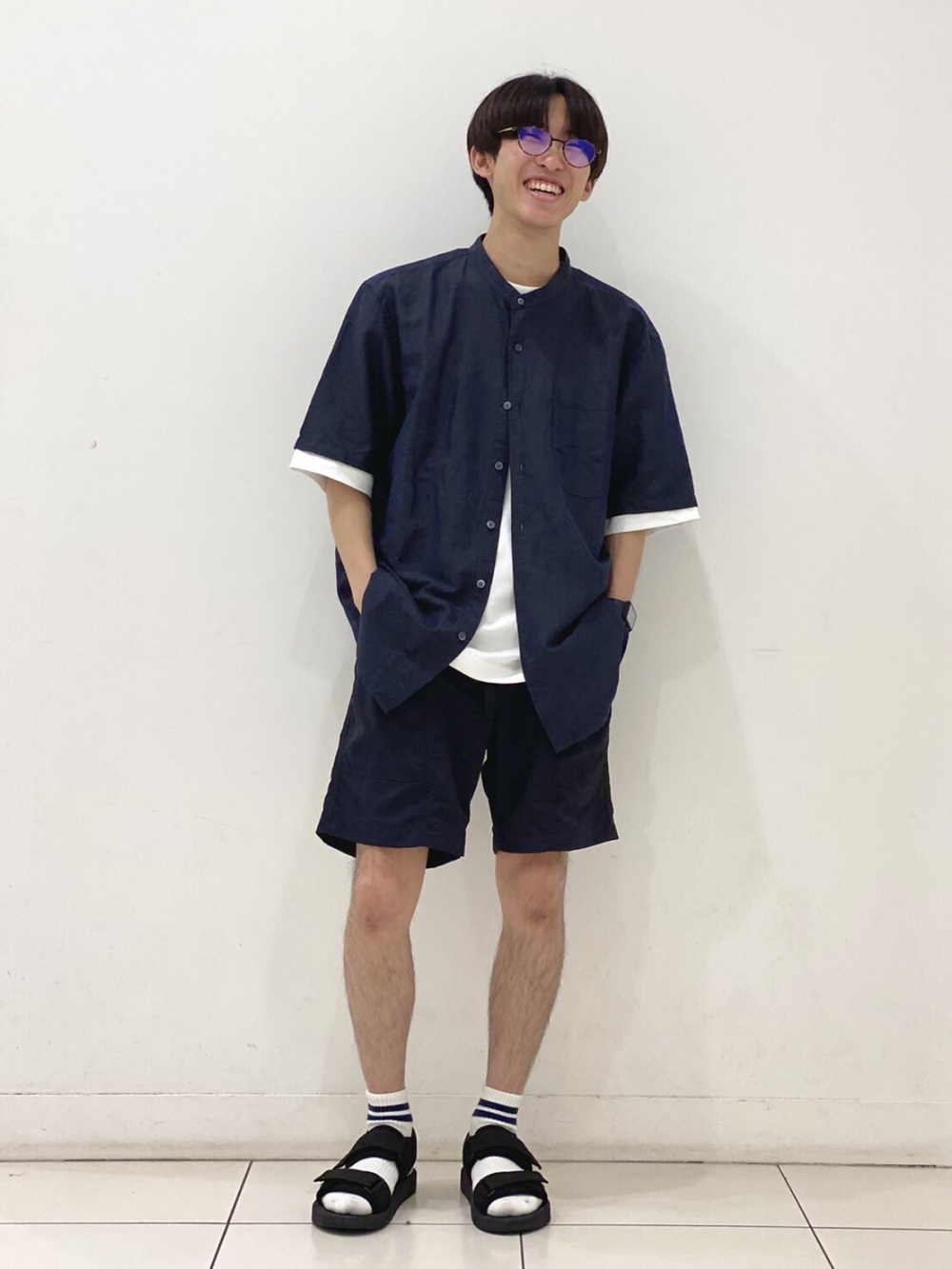 ユニクロ ユニクロc シャツ ショーツ サンダル コーデ uniqlo ギアショーツ（丈19～22.5cm）、2ストラップサンダル」の着用