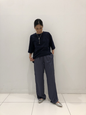 ユニクロ公式 | サテンドレープストレートパンツ