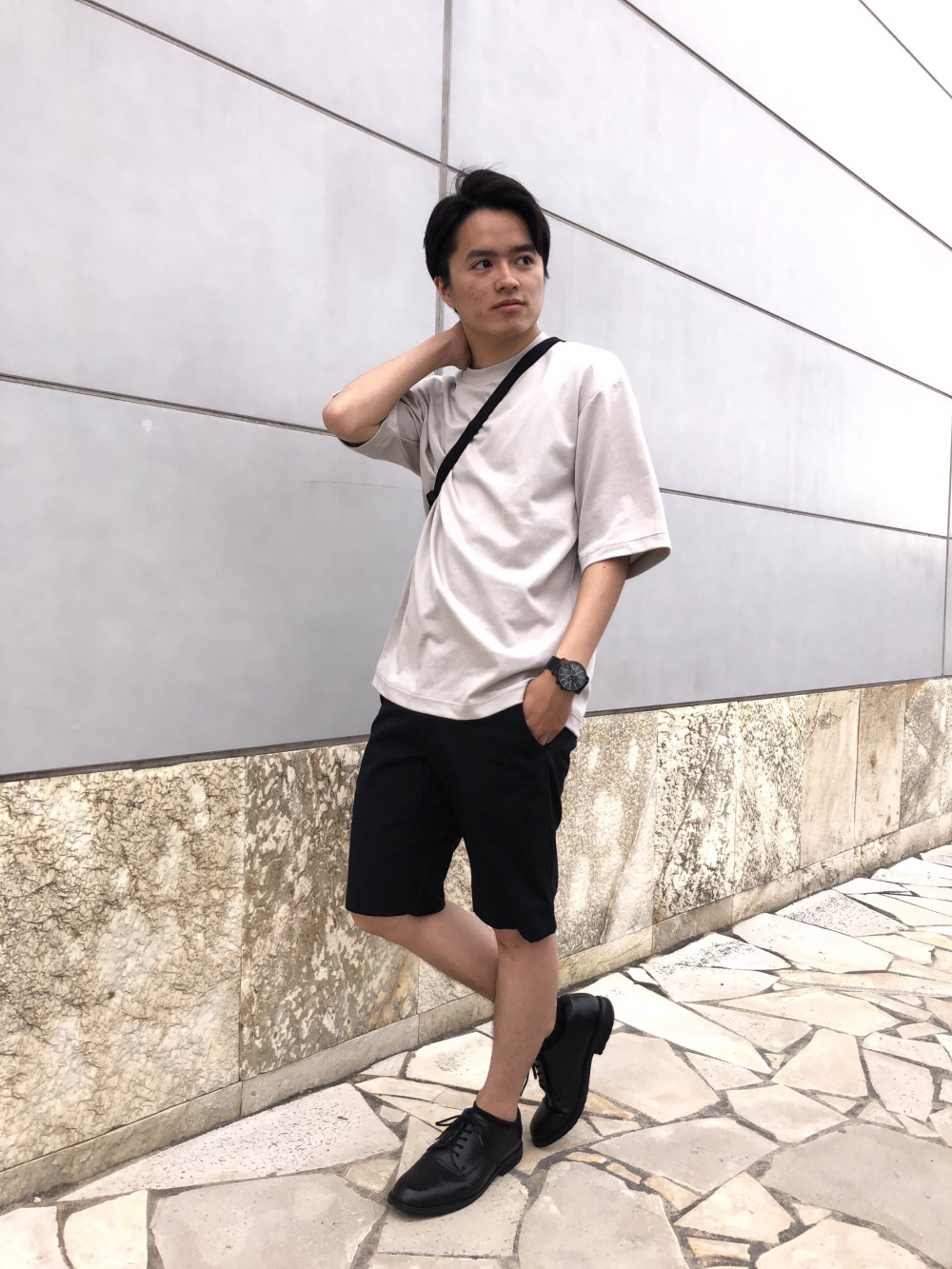 エアリズムコットンオーバーサイズtシャツ 5分袖 感動イージーショートパンツ の着用コーディネート ユニクロ
