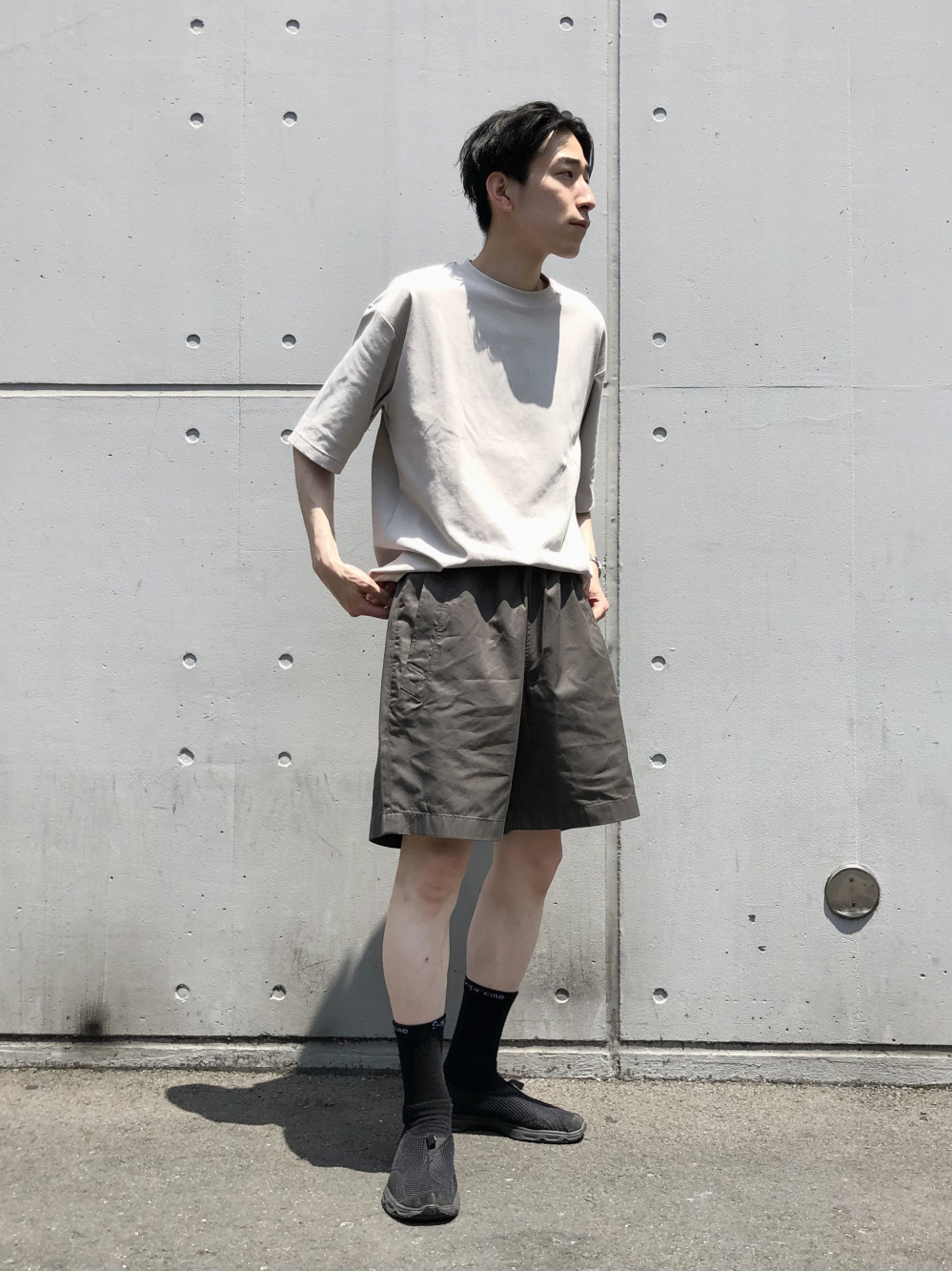イージーワイドフィットショートパンツ」の着用コーディネート 