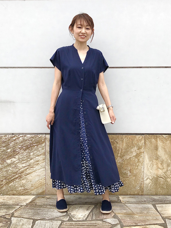 シャイニーレーヨンロングシャツワンピース（長袖）、リラックス 