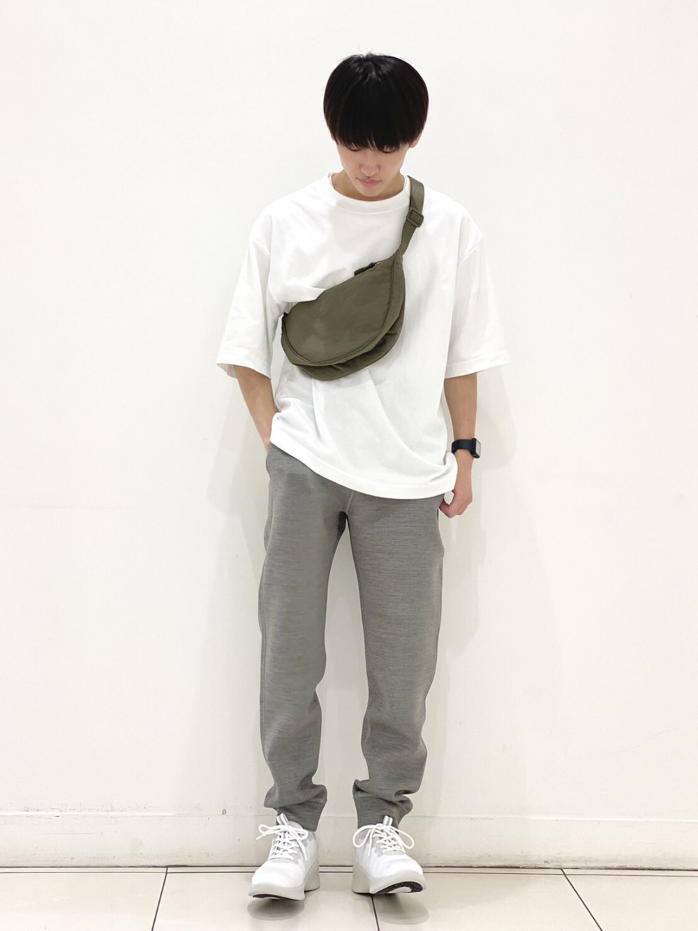 Check styling ideas for「Round Mini Shoulder Bag」