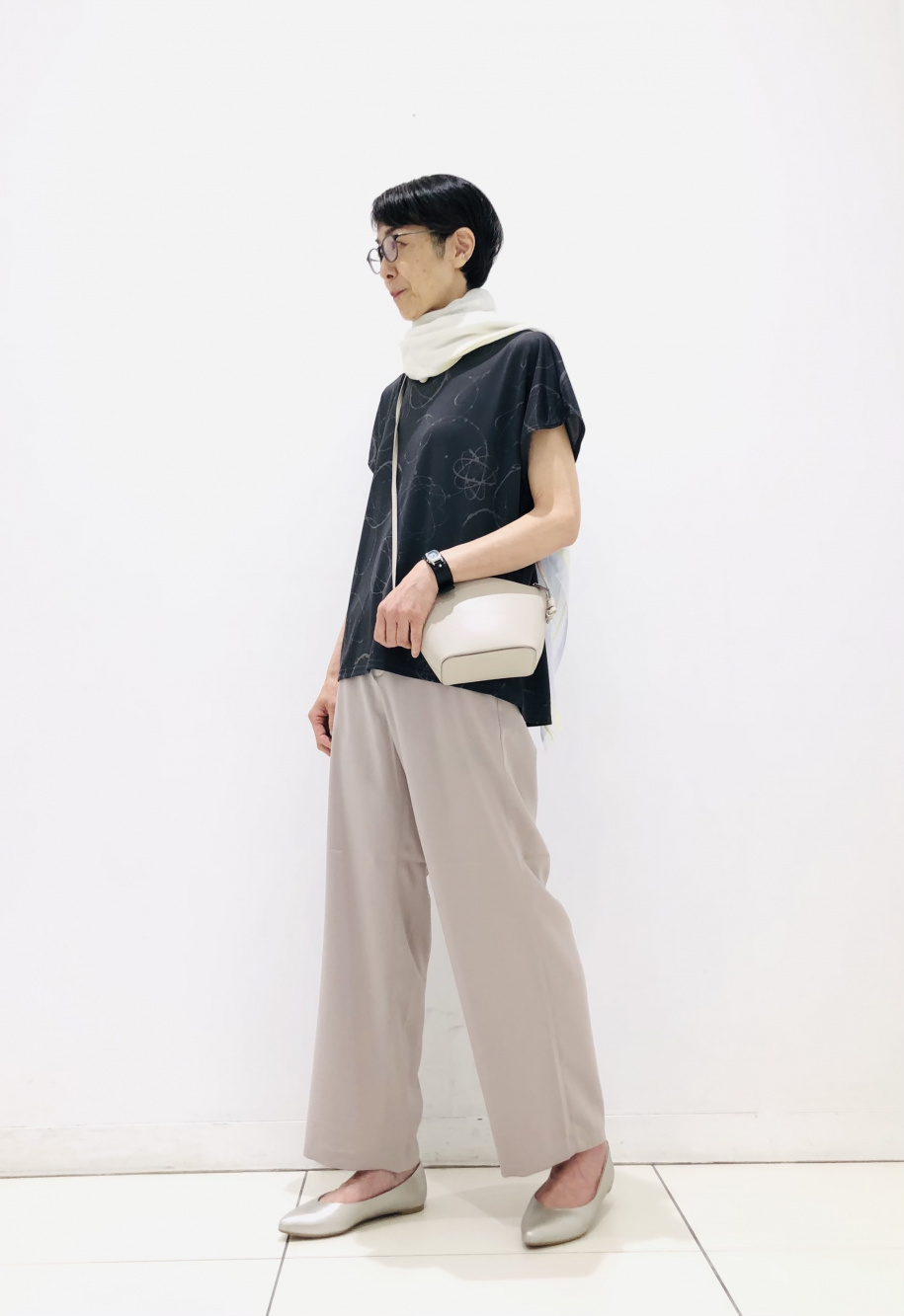 Check styling ideas for「Satin Relaxed Straight Pants」| UNIQLO US