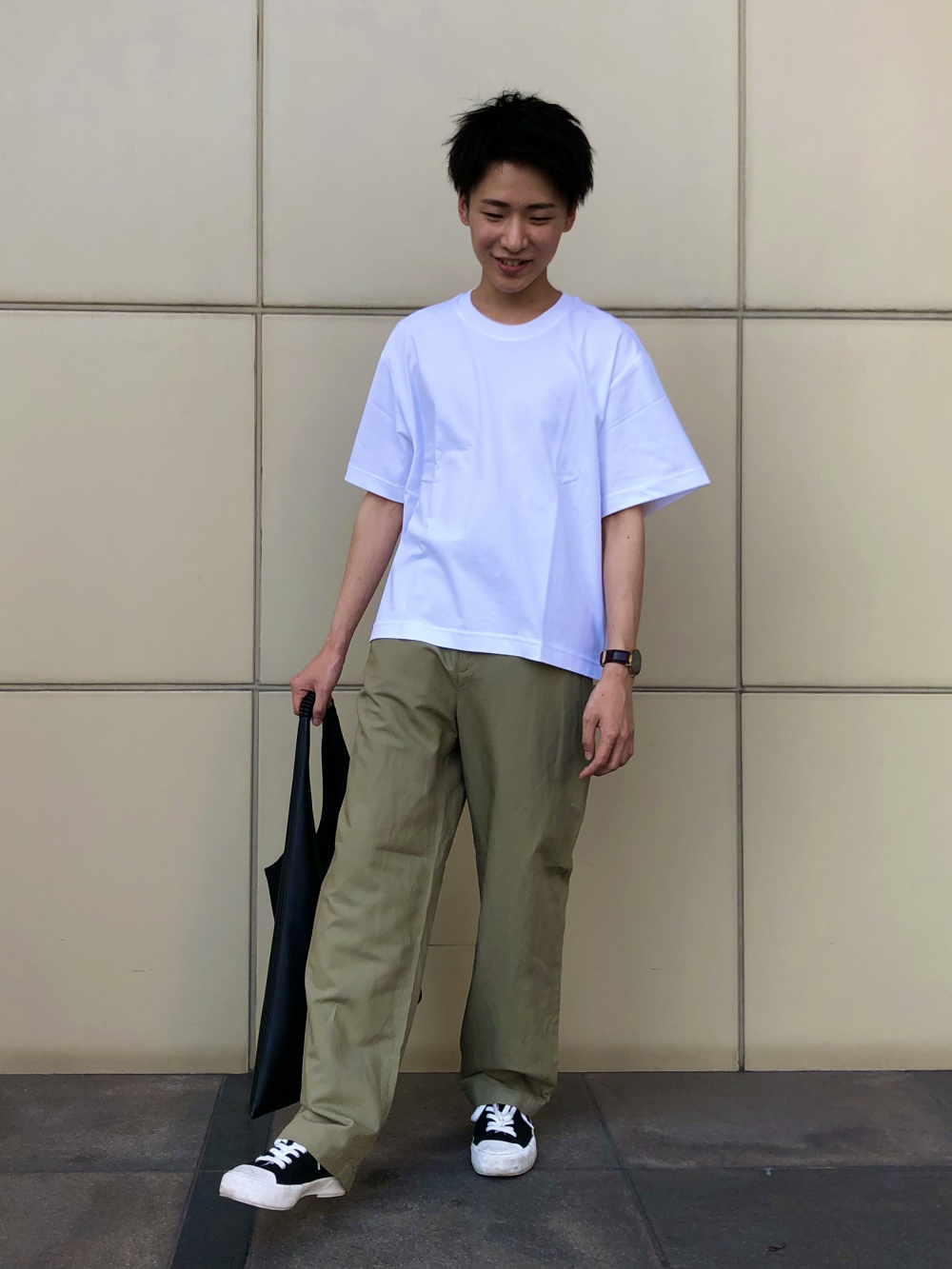 Check styling ideas for「U AIRism Cotton Oversized Crew Neck  T-Shirt、Corduroy Long-Sleeve Work Shirt」