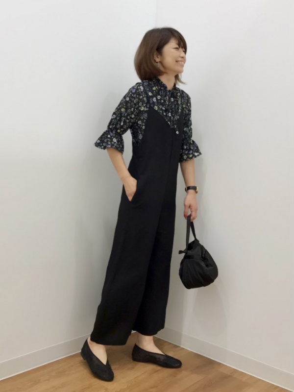 Check styling ideas for「Linen-Blend V-Neck Camisole Jumpsuit」