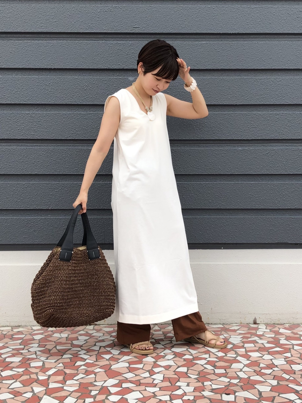 エアリズムコットンタックパンツ コンフィールタッチストラップフラットサンダル の着用コーディネート ユニクロ