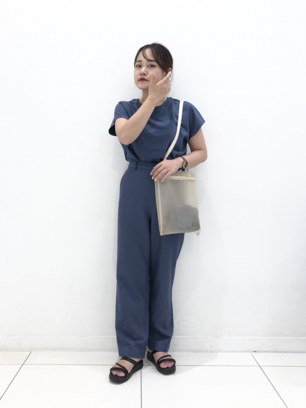 サテンリラックスストレートパンツ（丈標準64～66cm）（レディース）の