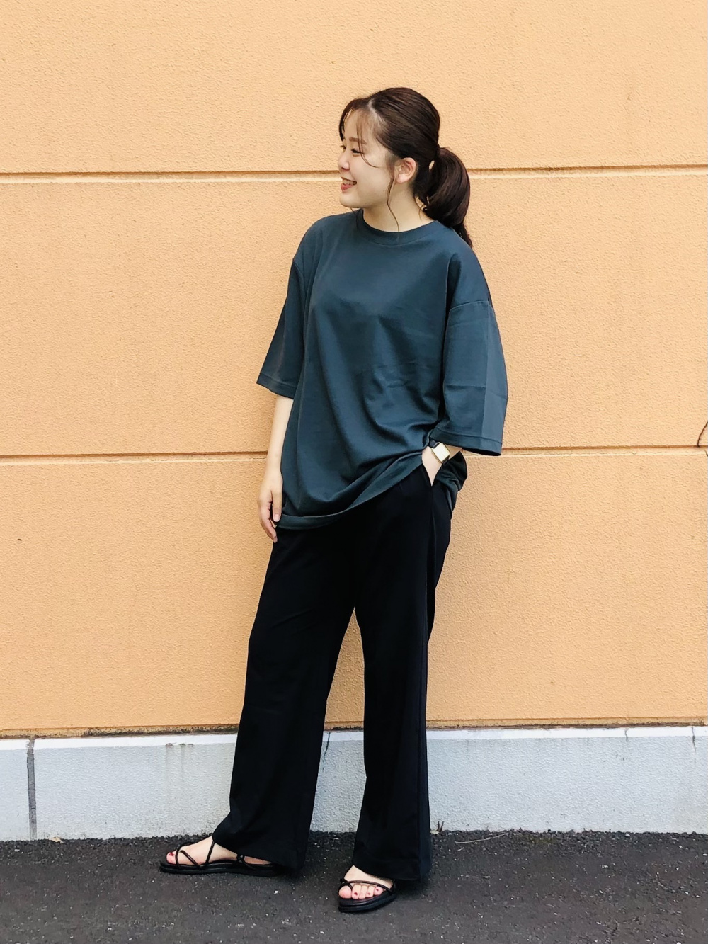 Check styling ideas for「U AIRism Cotton Oversized Crew Neck Half-Sleeve  T-Shirt (2020 Edition)、Sweat Shorts」