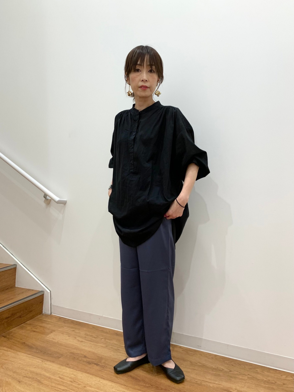 Check styling ideas for「Satin Relaxed Straight Pants」| UNIQLO US