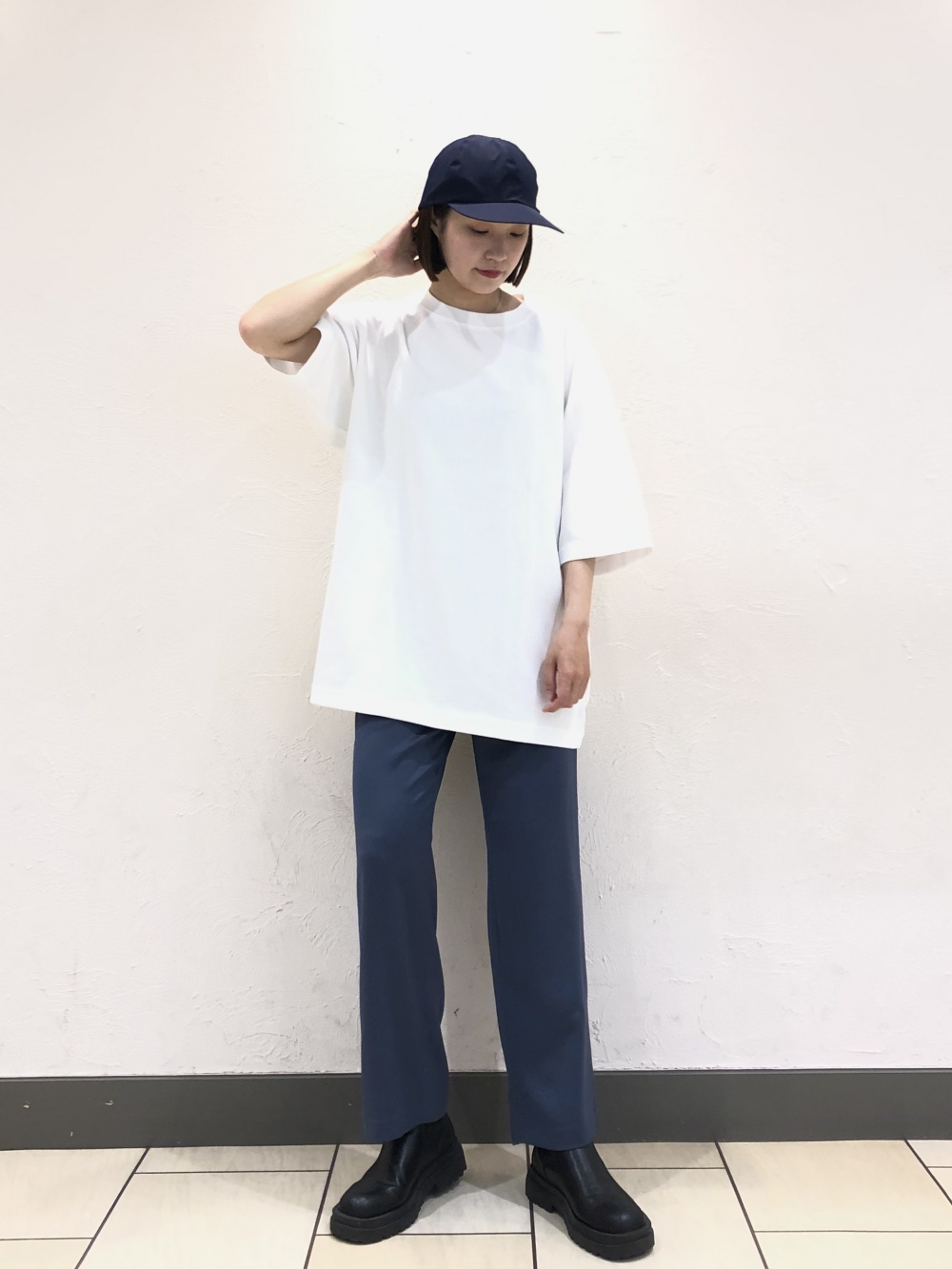 Check styling ideas for「Satin Relaxed Straight Pants」| UNIQLO US