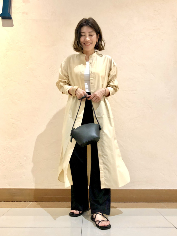 コットンギャザーロングシャツワンピース（長袖）（レディース）の着用