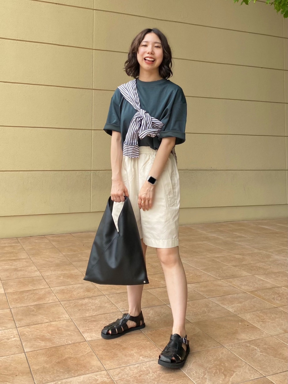 エアリズムコットンオーバーサイズtシャツ 5分袖 エアリズムコットンオーバーサイズt ノースリーブ の着用コーディネート ユニクロ