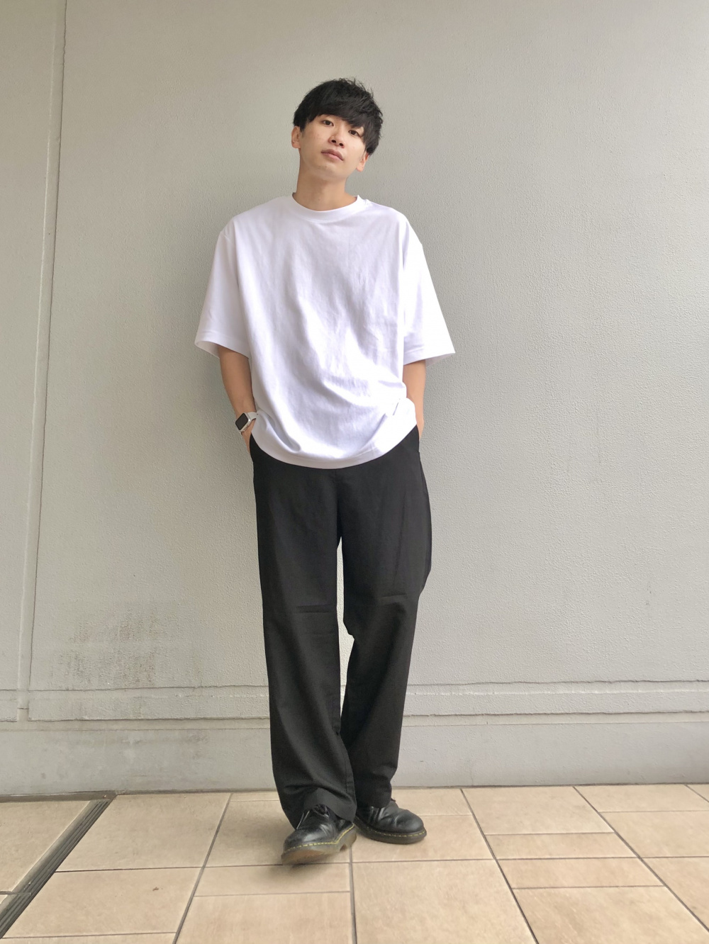 「エアリズムコットンオーバーサイズTシャツ（5分袖）、ヴィンテージレギュラーフィットチノ」の着用コーディネート| ユニクロ