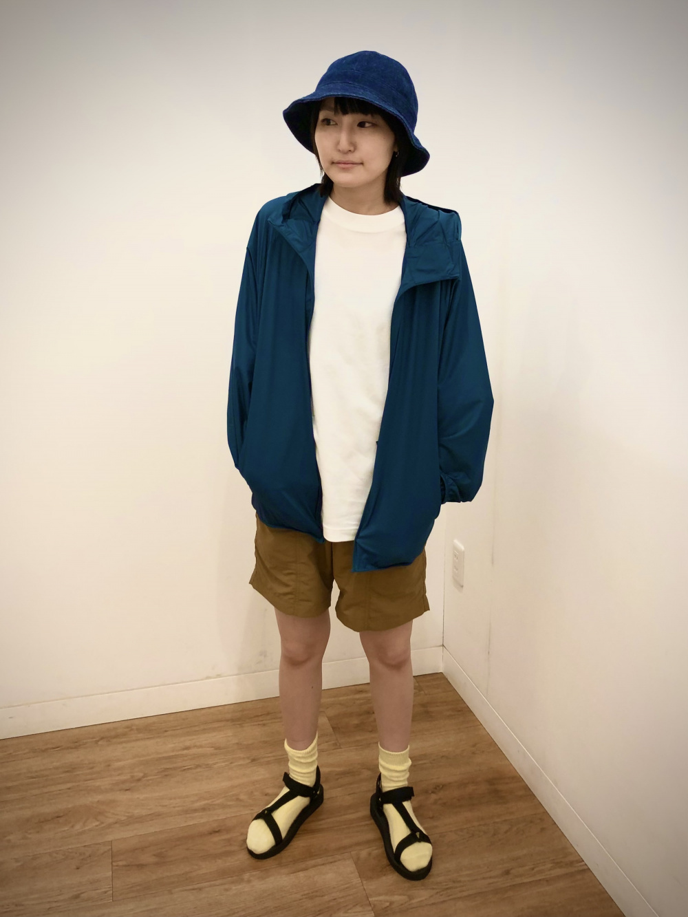 Check styling ideas for「DRY-EX Cropped Crew Neck Short