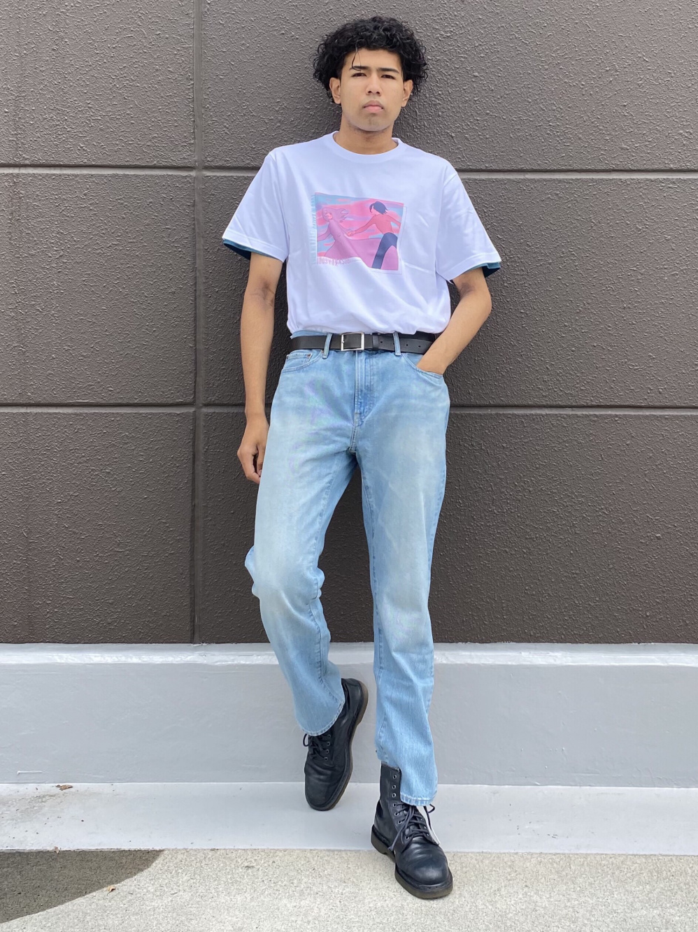 Yoasobi Ut グラフィックtシャツ 夜に駆ける 半袖 リラックスフィット レギュラーフィットストレートジーンズ 丈標準78 5cm の着用 コーディネート ユニクロ