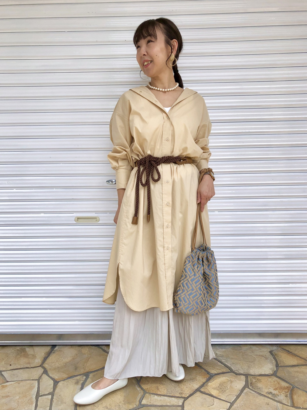 シャイニーレーヨンロングシャツワンピース（長袖）、モックネックプル