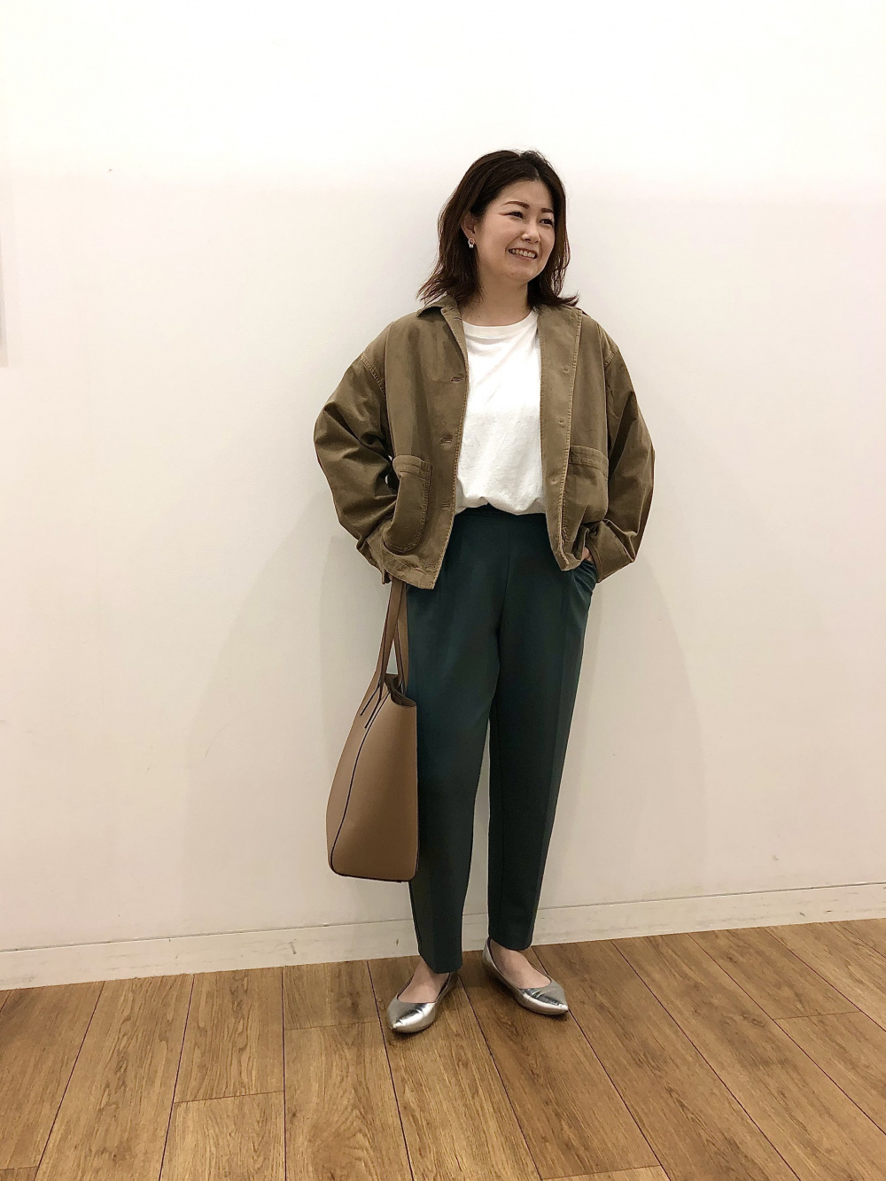 Check styling ideas for「Faux Leather Boat Tote Bag」| UNIQLO US