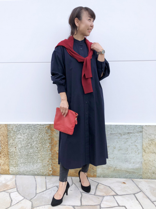 コットンギャザーロングシャツワンピース（長袖）（レディース）の着用