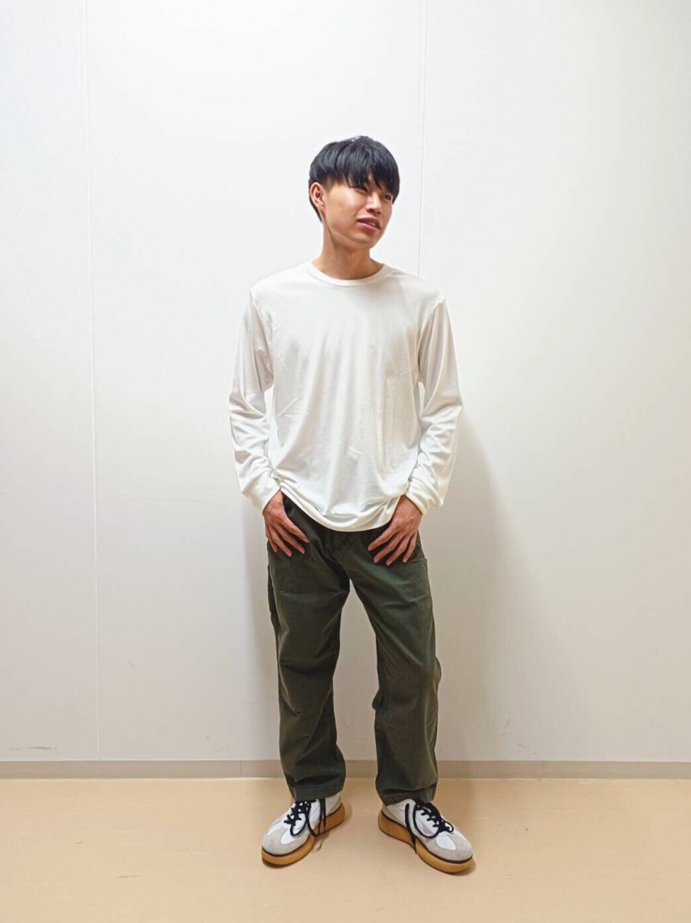 UNIQLO ユニクロ ソフトタッチクルーネックT 長袖 オリーブ - Tシャツ