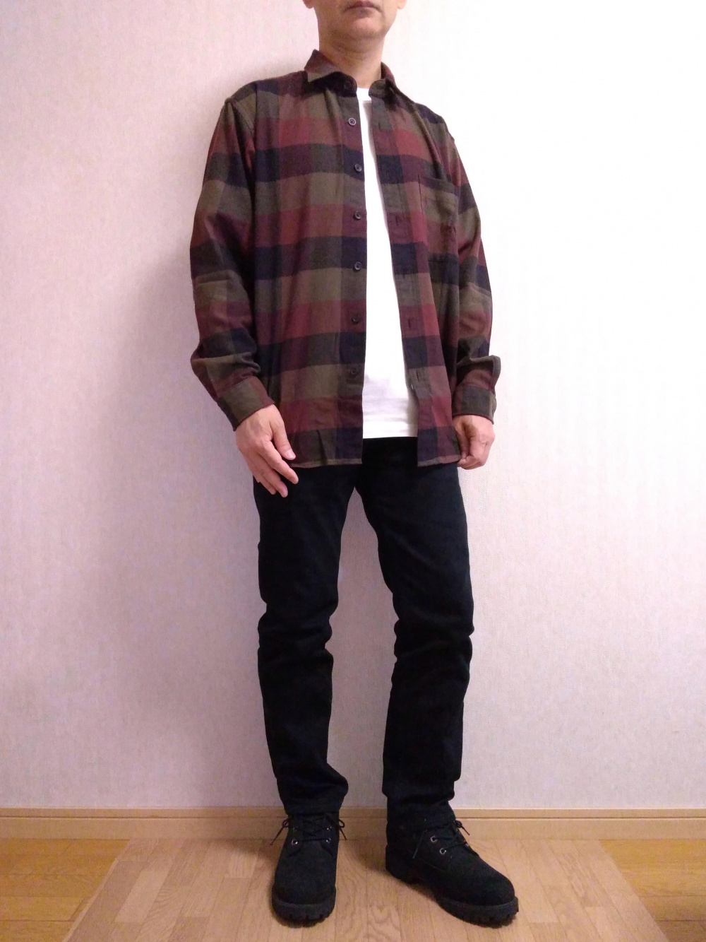 ウルトラライトダウンベスト フランネルチェックシャツ 長袖 の着用コーディネート ユニクロ