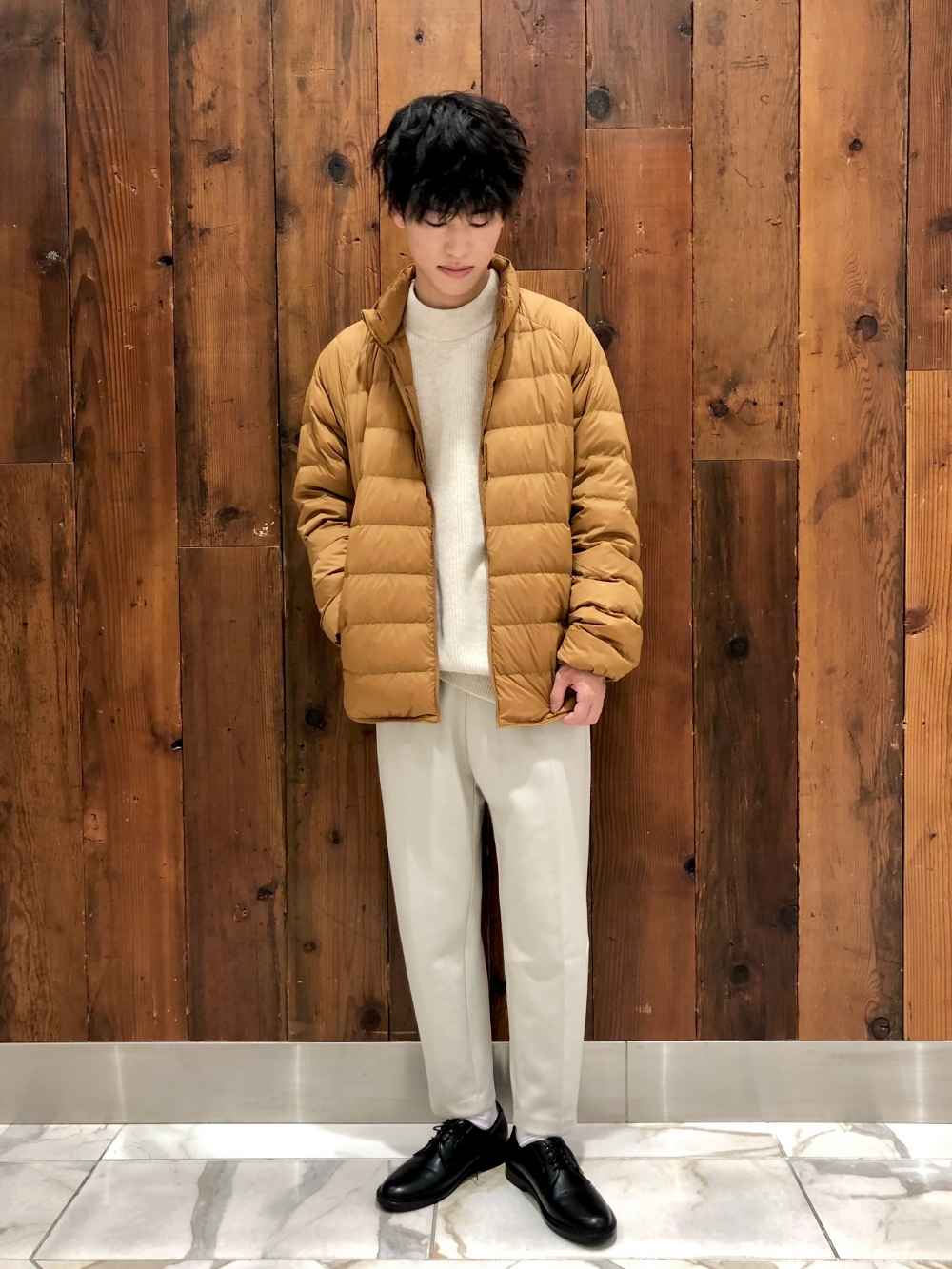 エクストラファインメリノクルーネックセーター 長袖 ウルトラライトダウンジャケット 3dカット の着用コーディネート ユニクロ